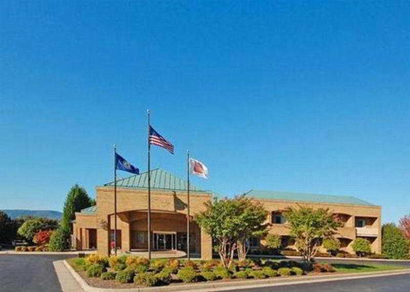 Comfort Suites Inn At Ridgewood Farm Salem Extérieur photo